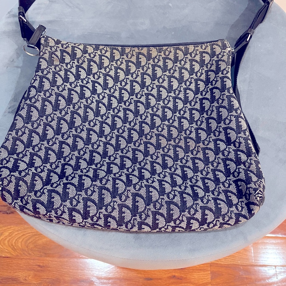 Authentic CHRISTIAN DIOR
Vintage Dior Sling bag